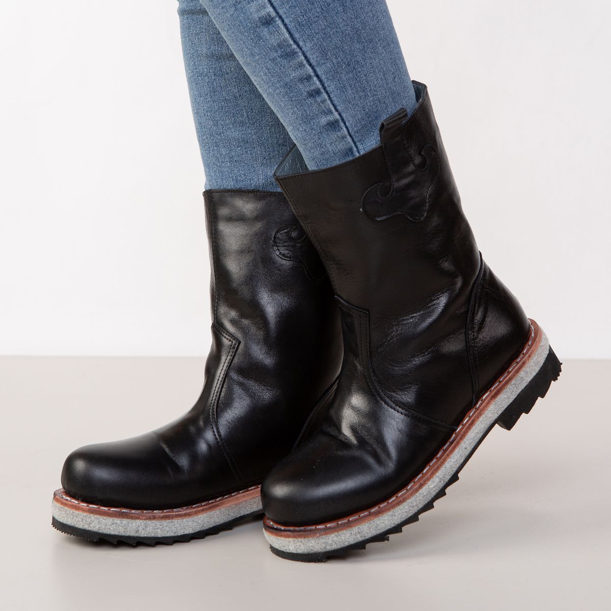 WM-NOMAD 720 Women's HANDMADE Mongolian Full Grain Leather Winter Boots - Extreme Cold Protection